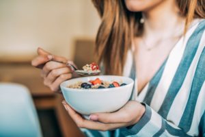 woman allowed to eat after wisdom tooth extraction